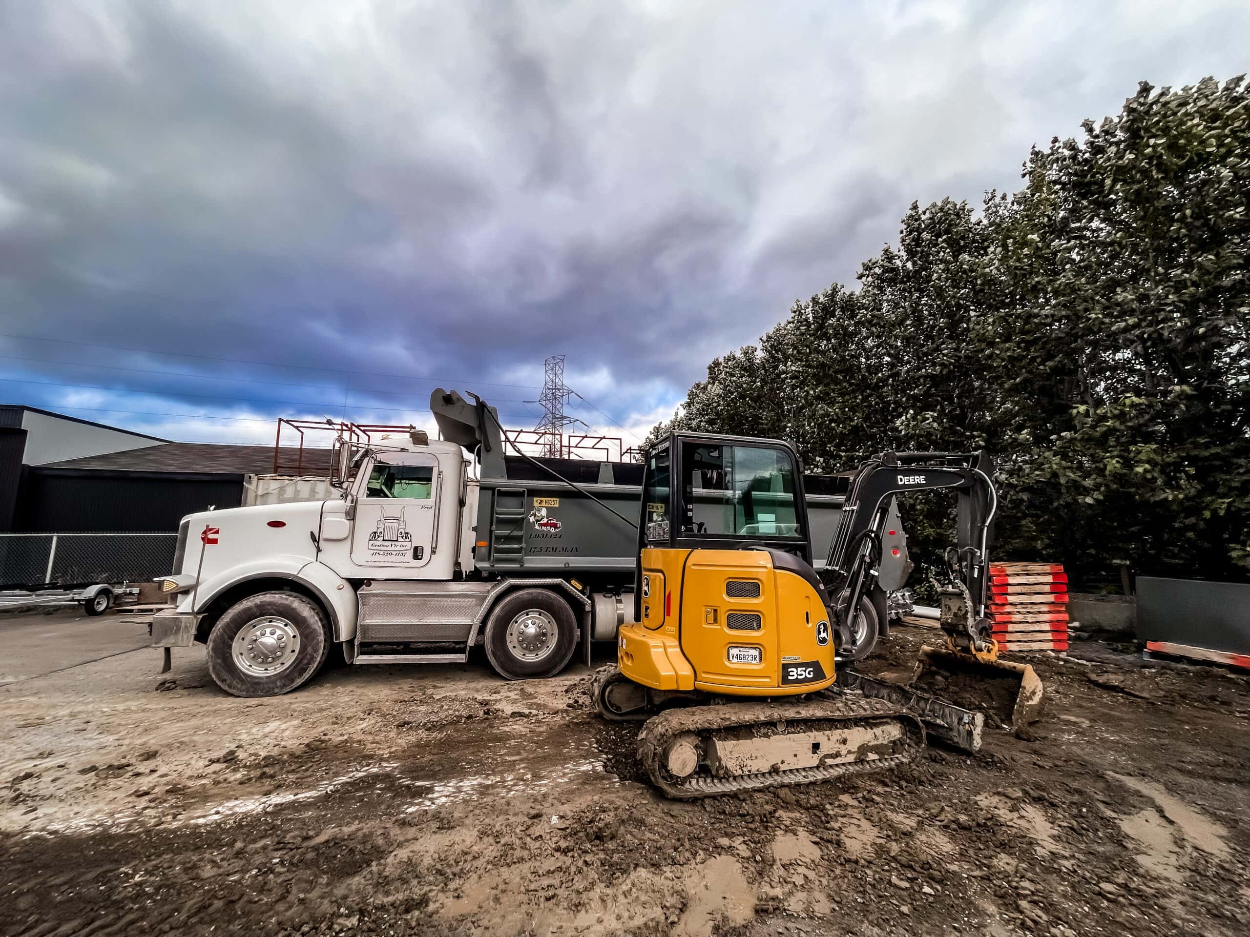 Excavation camion et pelle
